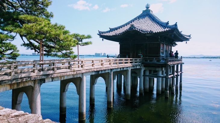 琵琶湖に映える満願寺浮御堂とオススメグルメ立ち寄り情報
